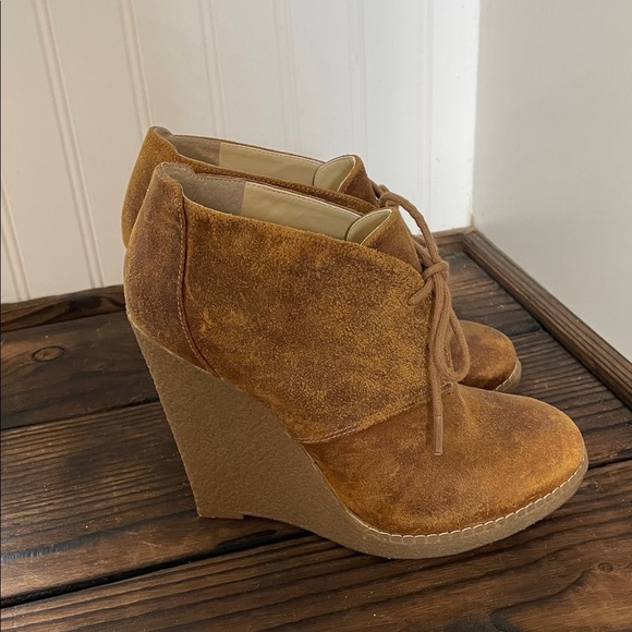 New Enzo Angiolini Eaflory Distressed Leather Wedge Ankle Boots - Picture 4 of 7